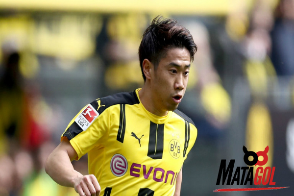 Midfielders Borussia Dortmund Asal Jepang